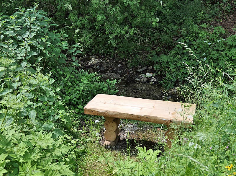Die Bank am Bach der Kraftquelle Josefstal Die Bank am Bach der Kraftquelle Josefstal